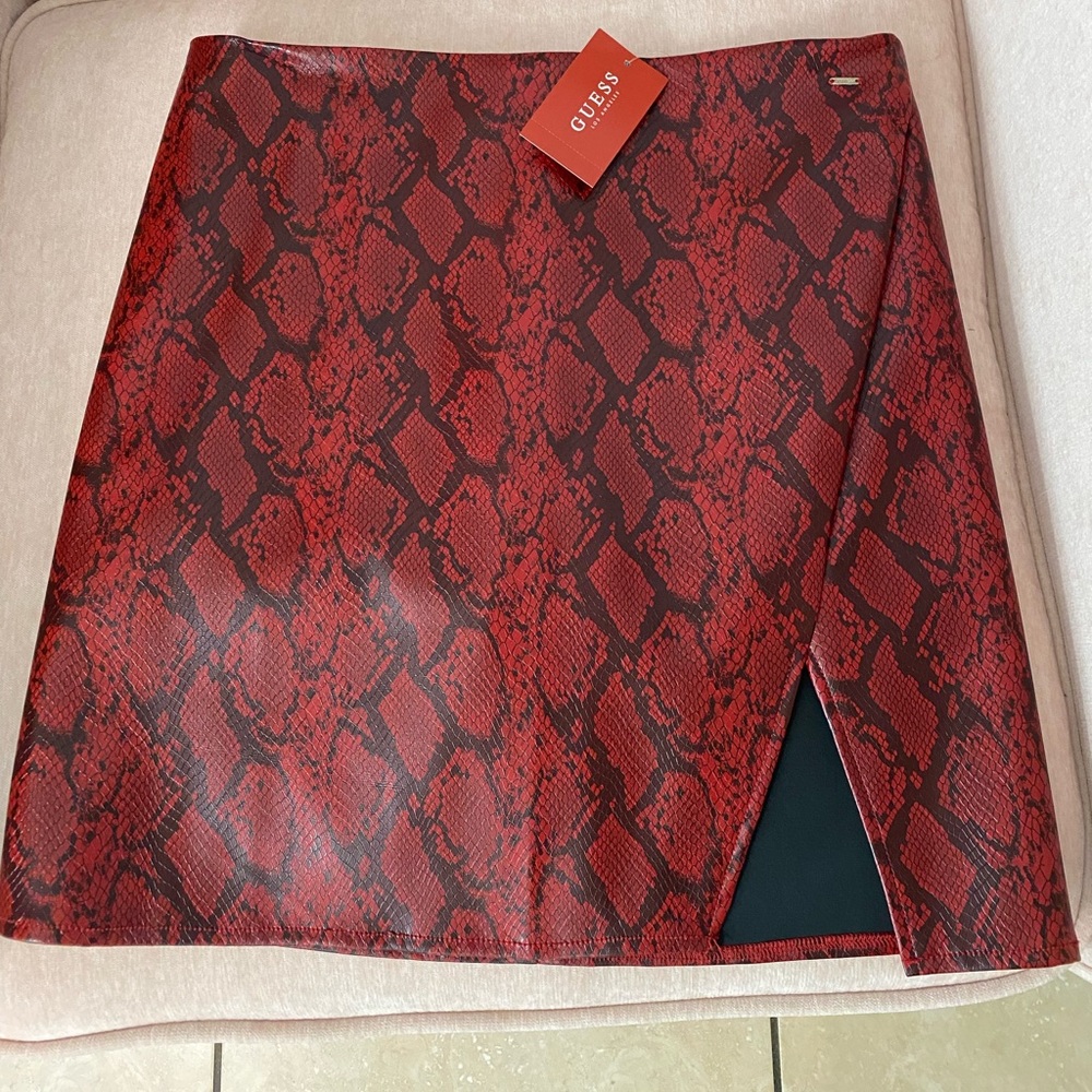 Red Kobra print mini skirt GUESS size Medium brand new.